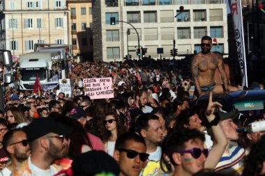 Roma, İtalya 10.06.2023: Avrupa 'nın dört bir yanından 100.000' den fazla insan Roma 'nın başkenti Roma' nın sokaklarından Kolezyum 'a kadar yürüdü..