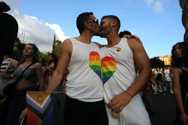 Roma, İtalya 10.06.2023: Avrupa 'nın dört bir yanından 100.000' den fazla insan Roma 'nın başkenti Roma' nın sokaklarından Kolezyum 'a kadar yürüdü..