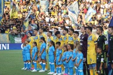 Frosinone, İtalya 19.08.2023: Frosinone takımı İtalya Serie A 2023 / 2024 futbol karşılaşmasının birinci günü öncesinde İtalya 'nın Frosinone kentinde Benito Stirpe Stadyumu' nda Frosinone ile Napoli Calcio arasındaki maçta yer aldı..