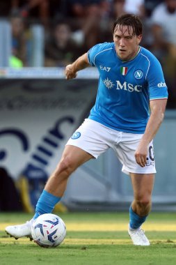 Frosinone, İtalya 19.08.2023: Napoli 'li Piotr Zielinski İtalya' nın Frosinone kentindeki Benito Stirpe Stadyumu 'nda Frosinone ile Napoli Calcio arasında oynanan İtalya Serie A 2023 / 2024 futbol maçının birinci gününde.