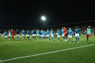 Frosinone, İtalya 19.08.2023: Napoli oyuncuları İtalya Serie A 2023 / 2024 futbol karşılaşmasının birinci gününü Frosinone ile Napoli Calcio arasındaki zaferi Frosinone, İtalya 'daki Benito Stirpe Stadyumu' nda kutladılar..