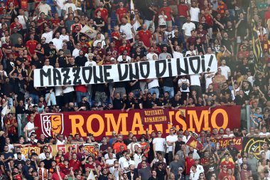 Roma, İtalya 20.08.2023: Roman taraftarlar Carlo Mazzone 'yi İtalya Serie A TIM 2023-2024 futbol karşılaşmasının 1. gününde, AS Romanları Salernitana' ya karşı Roma Olimpiyat Stadyumu 'nda hatırlıyor..