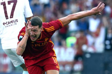 Roma, İtalya 20.08.2023: Roma 'dan Andrea Belotti golü attı ve İtalya Serie A TIM 2023-2024 futbol karşılaşmasının 1. gününde Roma' daki Olimpiyat Stadyumu 'nda AS Romanlar ve Salernitana arasında kutladı..