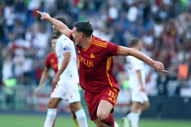 Roma, İtalya 20.08.2023: Roma 'dan Andrea Belotti golü attı ve İtalya Serie A TIM 2023-2024 futbol karşılaşmasının 1. gününde Roma' daki Olimpiyat Stadyumu 'nda AS Romanlar ve Salernitana arasında kutladı..