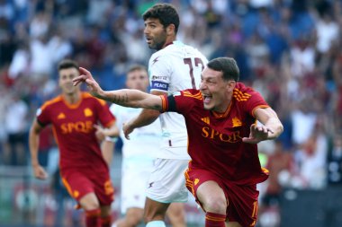 Roma, İtalya 20.08.2023: Roma 'dan Andrea Belotti golü attı ve İtalya Serie A TIM 2023-2024 futbol karşılaşmasının 1. gününde Roma' daki Olimpiyat Stadyumu 'nda AS Romanlar ve Salernitana arasında kutladı..