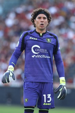 Roma, İtalya 20.08.2023: Salernitana 'lı Guillermo Ochoa İtalya Serie A TIM 2023-2024 futbol karşılaşmasının 1. gününde Roma' daki Olimpiyat Stadyumu 'nda AS Roma ve Salernitana arasındaki maçta görev aldı..