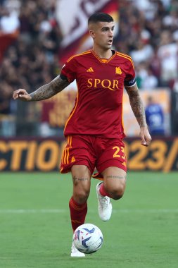 Roma, İtalya 20.08.2023: Roma 'dan Gianluca Mancini İtalya Serie A TIM 2023-2024 futbol karşılaşmasının 1. gününde Roma' daki Olimpiyat Stadyumu 'nda AS Romanlar Salernitana' ya karşı oynuyor..