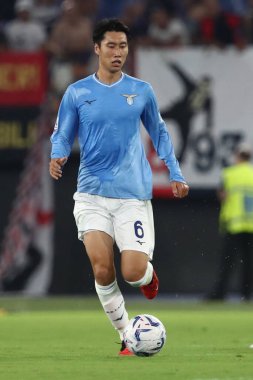 Roma, İtalya 27.08.2023: Lazio 'lu Daichi Kamada İtalya Serie A TIM 2023-2024 futbol karşılaşması 2. gününde Roma Olimpiyat Stadyumu' nda SS Lazio ile Genoa CFC arasında hareket halinde..