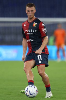 Roma, İtalya 27.08.2023: Cenova 'dan Albert Gudmundsson İtalya Serie A TIM 2023-2024 futbol maçının 2. gününde Roma' daki Olimpiyat Stadyumu 'nda SS Lazio ile Genoa CFC arasında hareket halinde..