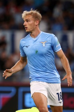Roma, İtalya 27.08.2023: Lazio 'dan Gustav Isaksen, İtalya Serie A TIM 2023-2024 futbol karşılaşmasının 2. gününde Roma' daki Olimpiyat Stadyumu 'nda SS Lazio ile Genoa CFC arasındaki maçta görev aldı..