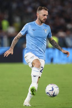 Roma, İtalya 27.08.2023: Lazio 'lu Manuel Lazzari, İtalya Serie A TIM 2023-2024 futbol karşılaşmasının 2. gününde Roma Olimpiyat Stadyumu' nda SS Lazio ile Genoa CFC arasında hareket halinde..