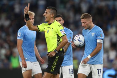Roma, İtalya 27.08.2023: Hakem Marinelli İtalya Serie A TIM 2023-2024 futbol maçının 2. gününde, SS Lazio ile Cenova CFC arasında Roma Olimpiyat Stadyumu 'nda.