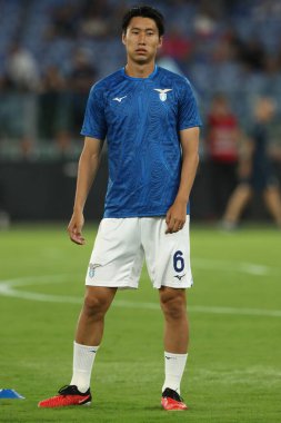 Roma, İtalya 27.08.2023: Lazio 'lu Daichi Kamada İtalya Serie A TIM 2023-2024 futbol karşılaşmasının 2. gününde Roma' daki Olimpiyat Stadyumu 'nda SS Lazio' ya karşı Cenova CFC arasındaki ısınma turunda.