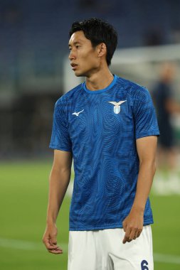 Roma, İtalya 27.08.2023: Lazio 'lu Daichi Kamada İtalya Serie A TIM 2023-2024 futbol karşılaşmasının 2. gününde Roma' daki Olimpiyat Stadyumu 'nda SS Lazio' ya karşı Cenova CFC arasındaki ısınma turunda.