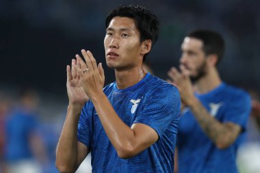 Roma, İtalya 27.08.2023: Lazio 'lu Daichi Kamada İtalya Serie A TIM 2023-2024 futbol karşılaşmasının 2. gününde Roma' daki Olimpiyat Stadyumu 'nda SS Lazio' ya karşı Cenova CFC arasındaki ısınma turunda.