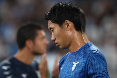 Roma, İtalya 27.08.2023: Lazio 'lu Daichi Kamada İtalya Serie A TIM 2023-2024 futbol karşılaşmasının 2. gününde Roma' daki Olimpiyat Stadyumu 'nda SS Lazio' ya karşı Cenova CFC arasındaki ısınma turunda.