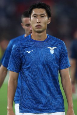 Roma, İtalya 27.08.2023: Lazio 'lu Daichi Kamada İtalya Serie A TIM 2023-2024 futbol karşılaşmasının 2. gününde Roma' daki Olimpiyat Stadyumu 'nda SS Lazio' ya karşı Cenova CFC arasındaki ısınma turunda.