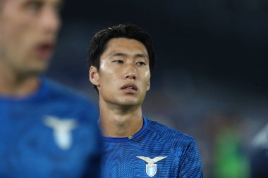 Roma, İtalya 27.08.2023: Lazio 'lu Daichi Kamada İtalya Serie A TIM 2023-2024 futbol karşılaşmasının 2. gününde Roma' daki Olimpiyat Stadyumu 'nda SS Lazio' ya karşı Cenova CFC arasındaki ısınma turunda.