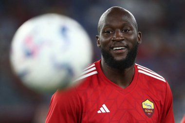 Roma, İtalya 01.09.2023: Roma 'dan Romelu Lukaku İtalya Serie A TIM 2023-2024 futbol karşılaşması öncesinde Roma Olimpiyat Stadyumu' nda AS Roman - AC Milan arasındaki ısınma turu.
