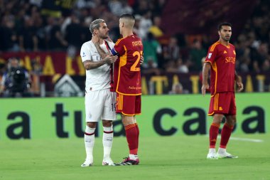 Roma, İtalya 01.09.2023: Roma 'dan Gianluca Mancini: İtalya Serie A TIM 2023-2024 futbol maçının 3. gününde Roma' daki Olimpiyat Stadyumu 'nda AS Romanlar ve AC Milan arasındaki maçta Milan' dan Roman Theo Hernandez.