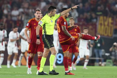Roma, İtalya 01.09.2023: Hakem Rapuano İtalya Serie A TIM 2023-2024 futbol maçının 3. gününde Roma 'daki Olimpiyat Stadyumu' nda AS Romanlar AC Milan 'a karşı..