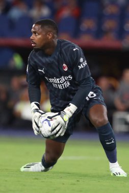 Roma, İtalya 01.09.2023: Milan 'dan Mike Maignan İtalya Serie A TIM 2023-2024 futbol maçının 3. gününde Roma' daki Olimpiyat Stadyumu 'nda AS Romanlar AC Milan' a karşı.