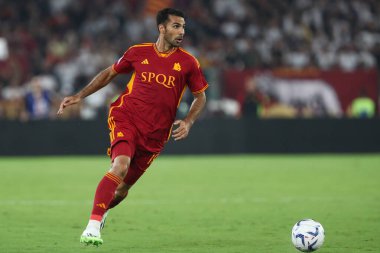 Roma, İtalya 01.09.2023: Roma 'daki Olimpiyat Stadyumu' nda AS Romanlarına karşı AC Milan arasındaki İtalya Serie A TIM 2023-2024 futbol karşılaşması sırasında Romanların Zeki Çelik faaliyet gösteriyor.