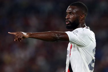Roma, İtalya 01.09.2023: Milan 'dan Fikayo Tomori İtalya Serie A TIM 2023-2024 futbol karşılaşması sırasında Roma Olimpiyat Stadyumu' nda AS Roman AC Milan 'a karşı.