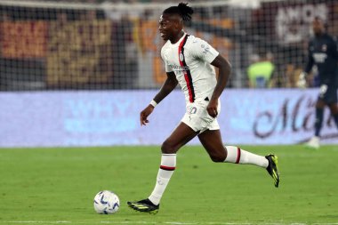Roma, İtalya 01.09.2023: Milan 'dan Rafael Leao İtalya Serie A TIM 2023-2024 futbol maçının 3. gününde Roma' daki Olimpiyat Stadyumu 'nda AS Romanlar ve AC Milan karşı karşıya geldi..