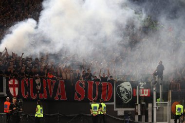 Roma, İtalya 01.09.2023: İtalya Serie A TIM 2023-2024 futbol maçının 3. gününde Milan taraftarları, AS Roman AC Milan 'a karşı Roma Olimpiyat Stadyumu' nda mücadele etti..