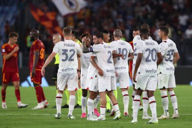 Roma, İtalya 01.09.2023: Milan 'lı oyuncular İtalya Serie A TIM 2023-2024 futbol karşılaşmasının 3. gününde AS Romanları AC Milan' a karşı Roma Olimpiyat Stadyumu 'nda zaferi kutladılar..