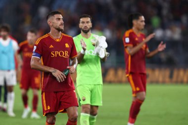 Roma, İtalya 01.09.2023: İtalyan Lorenzo Pellegrini İtalya Serie A TIM 2023-2024 futbol karşılaşmasının 3. gününde, AS Roman takımı AC Milan ile Roma Olimpiyat Stadyumu 'nda oynanan karşılaşmada hayal kırıklığı yaşadı.