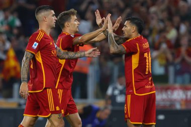 Roma, İtalya 17.09.2023: Roman Leandro Paredes ve Roman Diego Llorente, Roma 'daki Olimpiyat Stadyumu' nda AS Roman - Empoli FC arasında oynanan İtalya Serie A TIM 2023-2024 futbol karşılaşmasında skor yaptılar..