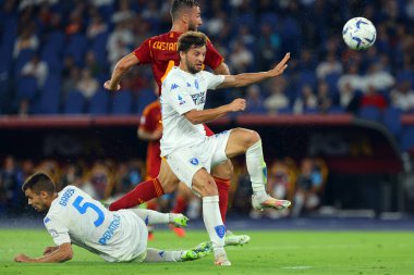 Roma, İtalya 17.09.2023: Roma 'dan Bryan Cristante, Roma' daki Olimpiyat Stadyumu 'nda AS Roman - Empoli FC arasındaki İtalya Serie A TIM 2023-2024 futbol karşılaşmasında golü attı ve takımla birlikte kutladı..