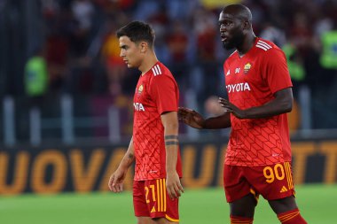 Roma, İtalya 17.09.2023: Roma 'dan Paulo Dybala ve Roma' dan Romelu Lukaku, İtalya Serie A TIM 2023-2024 futbol karşılaşması öncesinde Roma 'daki Olympic Stadyumu' nda AS Romanlar ve Empoli FC arasında oynanan 4..