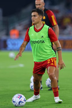 Roma, İtalya 17.09.2023: İtalyan Paulo Dybala İtalya Serie A TIM 2023-2024 futbol karşılaşması öncesinde Roma 'daki Olympic Stadyumu' nda AS Roma - Empoli FC arasındaki ısınma turunda.