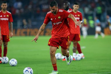 Roma, İtalya 17.09.2023: Roma 'daki Roma Olimpiyat Stadyumu' nda AS Roman - Empoli FC arasındaki İtalya Serie A TIM 2023-2024 futbol karşılaşması öncesinde ısınma turunda Romanyalı Bryan Cristante.