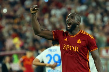 Roma, İtalya 17.09.2023: Romanyalı Romelu Lukaku, Roma 'daki Olimpiyat Stadyumu' nda AS Roman - Empoli FC arasındaki İtalya Serie A TIM 2023-2024 futbol karşılaşmasında aldığı puanı kutladı..