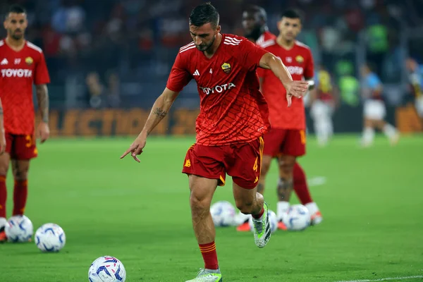 Roma, İtalya 17.09.2023: Roma 'daki Roma Olimpiyat Stadyumu' nda AS Roman - Empoli FC arasındaki İtalya Serie A TIM 2023-2024 futbol karşılaşması öncesinde ısınma turunda Romanyalı Bryan Cristante.