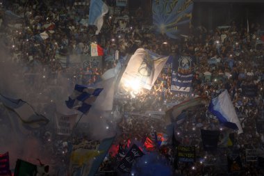 Roma, İtalya 19.09.2023: Lazio taraftarları Uefa Şampiyonlar Ligi 2023-2024, E grubu, SS Lazio ile Atletico de Madrid arasında Roma Olimpiyat Stadyumu 'nda düzenlenen karşılaşma sırasında kürsüye çıktılar..