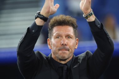 Roma, İtalya 19.09.2023: Diego Simeone teknik direktörü Atletico, Uefa Şampiyonlar Ligi 2023-2024, E grubu arasında oynanan Roma Olimpiyat Stadyumu 'nda SS Lazio' ya karşı Atletico de Madrid maçında Lazio taraftarlarını karşıladı..
