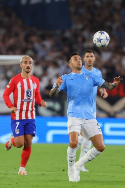 Roma, İtalya 19.09.2023: Atletico 'lu Antoine Griezmann, Lazio' lu Matias Vecino, Uefa Şampiyonlar Ligi 2023-2024, E grubu, SS Lazio ile Atletico de Madrid arasında Roma Olimpiyat Stadyumu 'nda oynanan karşılaşma..