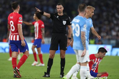 Roma, İtalya 19.09.2023: Uefa Şampiyonlar Ligi 2023-2024 futbol, E grubu, SS Lazio ile Atletico de Madrid arasındaki Roma Olimpiyat Stadyumu 'nda hakem Slav Vinciç.