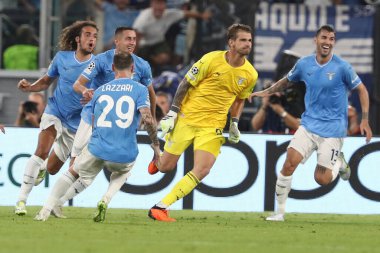 Roma, İtalya 19.09.2023: Lazio kalecisi Ivan Provedel golü attı ve Uefa Şampiyonlar Ligi 2023-2024, E grubu ile Roma Olimpiyat Stadyumu 'nda SS Lazio ve Atletico de Madrid arasında kutladı..