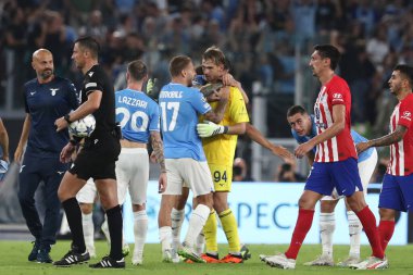 Roma, İtalya 19.09.2023: Lazio kalecisi Ivan Provedel golü attı ve Uefa Şampiyonlar Ligi 2023-2024, E grubu ile Roma Olimpiyat Stadyumu 'nda SS Lazio ve Atletico de Madrid arasında kutladı..