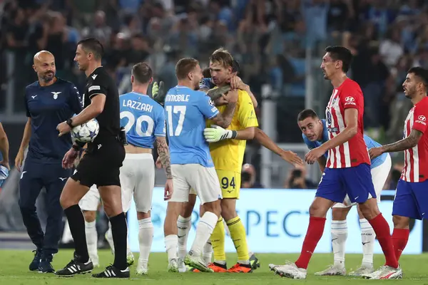 Roma, İtalya 19.09.2023: Lazio kalecisi Ivan Provedel golü attı ve Uefa Şampiyonlar Ligi 2023-2024, E grubu ile Roma Olimpiyat Stadyumu 'nda SS Lazio ve Atletico de Madrid arasında kutladı..