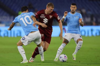 Roma, İtalya 27.09.2023: Lazio 'dan Luis Alberto. Torino 'lu Perr Schuurs. Lazio 'dan Mattia Zaccagni İtalya Serie A TIM 2023-2024 6 gün süren futbol karşılaşmasında Roma Olimpiyat Stadyumu' nda SS Lazio FC Torino 'ya karşı..