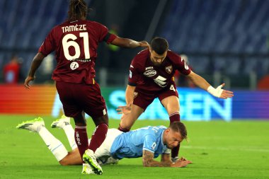 Roma, İtalya 27.09.2023 Torino Tameze 'si. Lazio 'dan Ciro Immobile, Torino' dan Buongiorno İtalya Serie A TIM 2023-2024 6 günlük futbol karşılaşması sırasında Roma Olimpiyat Stadyumu 'nda SS Lazio FC Torino' ya karşı..