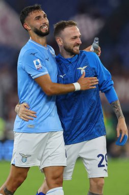 Roma, İtalya 27.09.2023: Lazio 'dan Manuel Lazzari ve Lazio' dan Taty Castellanos İtalya Serie A TIM 2023-2024 6 gün süren Roma Olimpiyat Stadyumu 'nda SS Lazio ile FC Torino arasında oynanan 6 günlük futbol karşılaşmasının zaferini kutluyorlar..