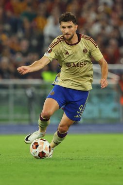 Roma, İtalya 05.10.2023: Servette 'li Miroslav Stevanoviç UEFA Avrupa Ligi 2023-2024, G grubu, AS Roma ile Servette FC arasındaki futbol karşılaşması Roma Olimpiyat Stadyumu' nda gerçekleşti.